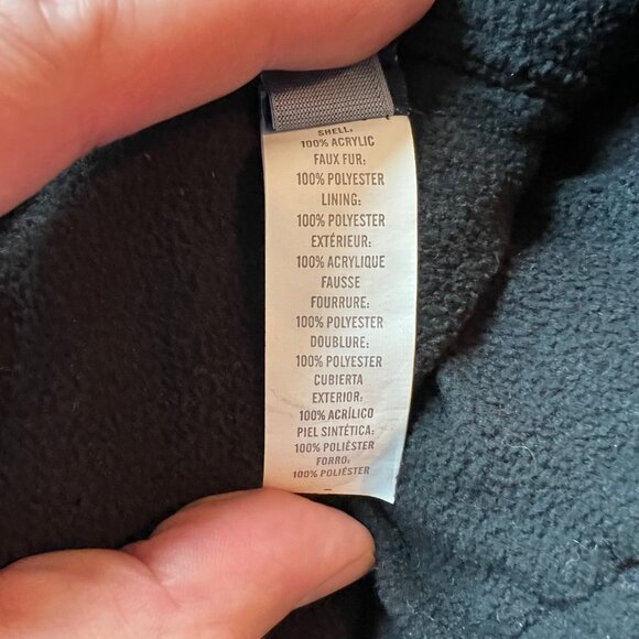 The Children’s Place Bear With Red Hat & White Pom Pom Winter Hat Large L 4T 5T - Picture 5 of 5